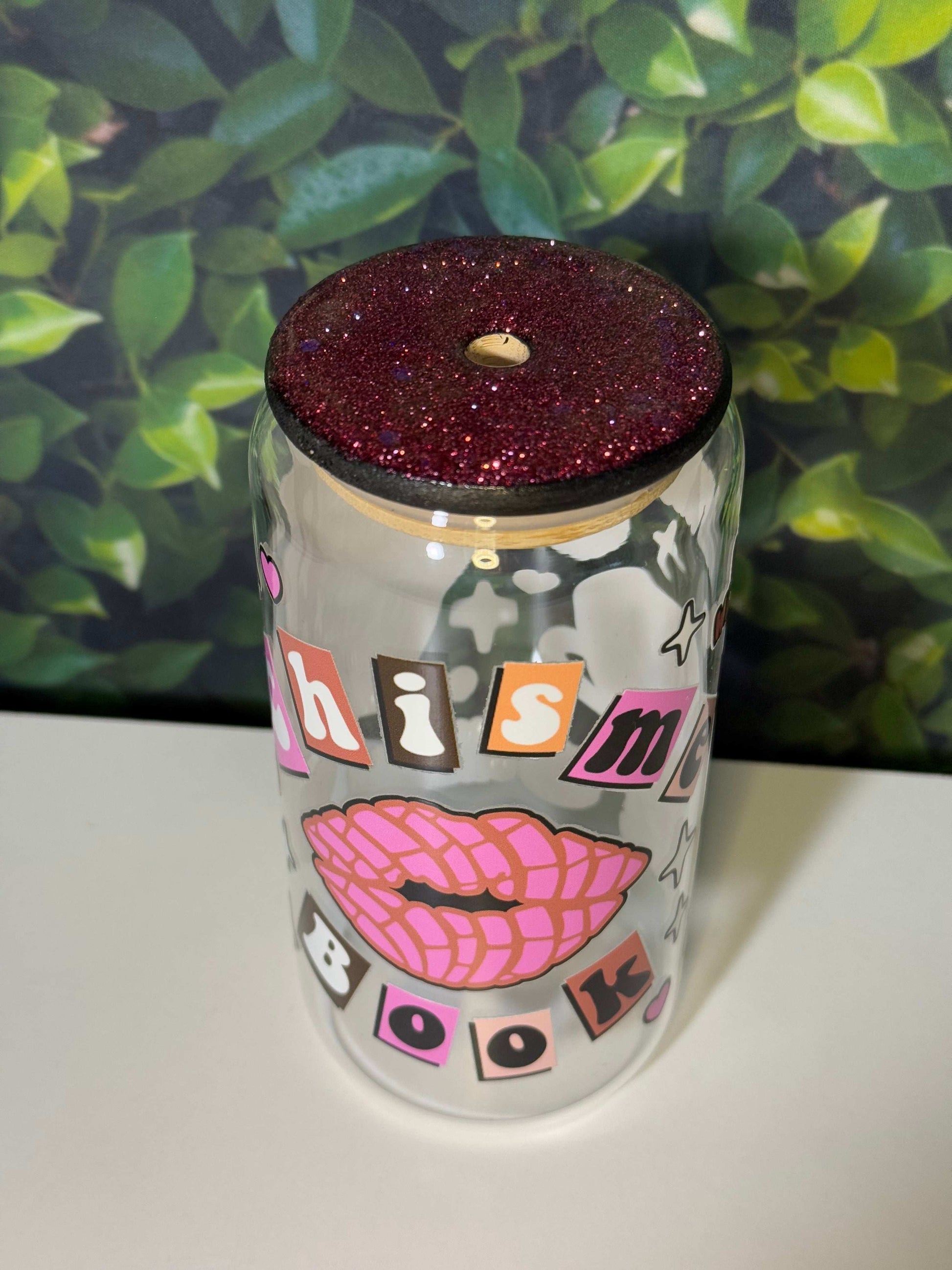 Chisme Book 16oz Glass Tumbler with Custom Lid